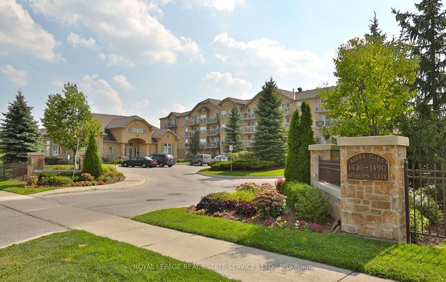 215 - 1490 Bishops Gate, Condo with 2 bedrooms, 2 bathrooms and 1 parking in Oakville ON | Image 1