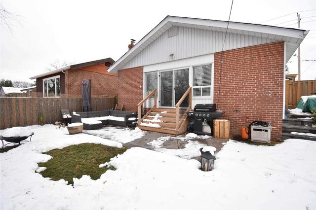 915 Brimorton Dr, House detached with 3 bedrooms, 2 bathrooms and 2 parking in Toronto ON | Image 19