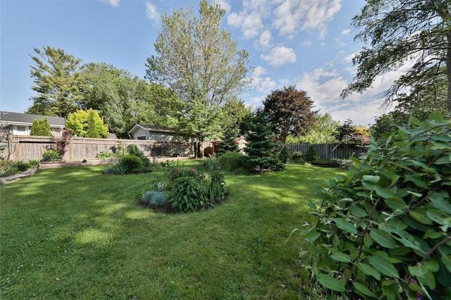207 Mohawk Rd, House detached with 3 bedrooms, 2 bathrooms and 4 parking in Oakville ON | Image 16