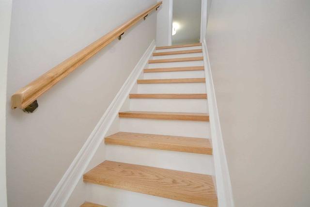 71 Carleton Pl, Townhouse with 3 bedrooms, 2 bathrooms and 2 parking in Brampton ON | Image 11