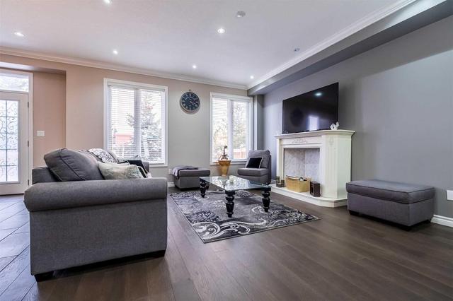 920 Pioneer Grove Crt, House detached with 4 bedrooms, 3 bathrooms and 2 parking in Kitchener ON | Image 4