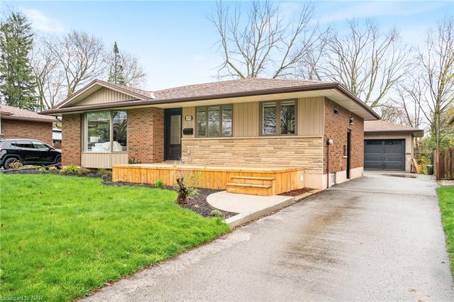 6498 Sheldon Street, House detached with 3 bedrooms, 2 bathrooms and 5 parking in Niagara Falls ON | Image 2