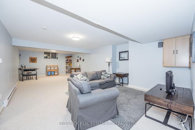 61 Gibbs Cres, House detached with 3 bedrooms, 3 bathrooms and 4 parking in Guelph ON | Image 27