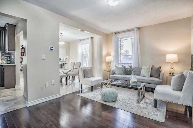 8 Market St, House semidetached with 3 bedrooms, 2 bathrooms and 2 parking in Brampton ON | Image 2