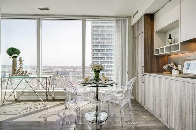 2102 - 898 Portage Pkwy, Condo with 3 bedrooms, 2 bathrooms and 1 parking in Vaughan ON | Image 2