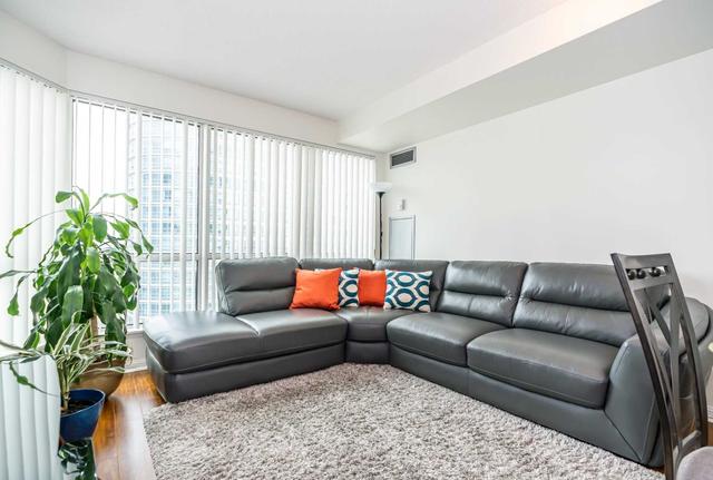 1002 - 8 Lee Centre Dr, Condo with 1 bedrooms, 1 bathrooms and 1 parking in Toronto ON | Image 4