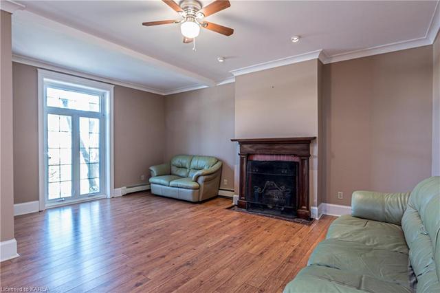 90 Yonge Street, House detached with 5 bedrooms, 3 bathrooms and 2 parking in Kingston ON | Image 8