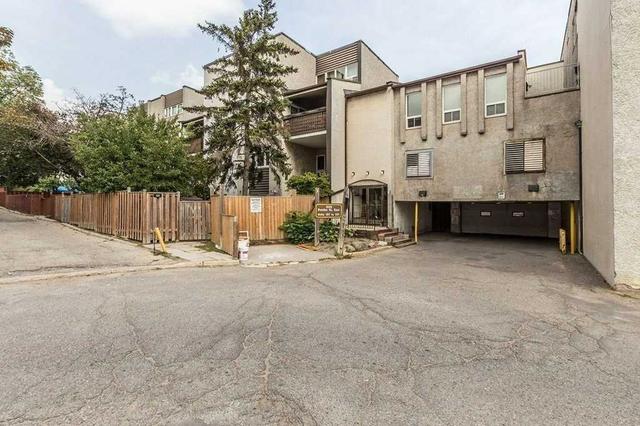 218 - 1055 Dundas E St, Townhouse with 3 bedrooms, 1 bathrooms and 1 parking in Mississauga ON | Image 12