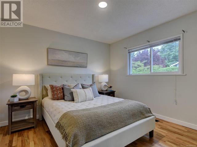 4916 Sea Ridge Dr, House detached with 3 bedrooms, 2 bathrooms and 2 parking in Saanich BC | Image 11