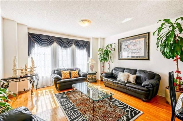 28 Jarrett Crt, House attached with 3 bedrooms, 4 bathrooms and 4 parking in Vaughan ON | Image 3