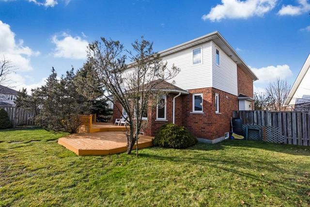917 Revelstoke Crt, House detached with 3 bedrooms, 4 bathrooms and 4 parking in Oshawa ON | Image 11