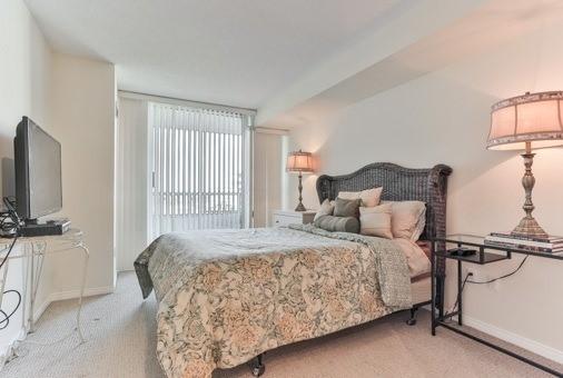 901 - 11 Townsgate Dr, Condo with 2 bedrooms, 2 bathrooms and 1 parking in Vaughan ON | Image 13