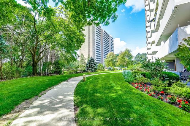 1313 - 250 Scarlett Rd, Condo with 2 bedrooms, 2 bathrooms and 1 parking in Toronto ON | Image 24