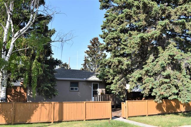 7915 34 Avenue Nw, House detached with 3 bedrooms, 1 bathrooms and 2 parking in Calgary AB | Image 2