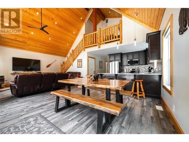 3299 Loschinski Road, House detached with 6 bedrooms, 3 bathrooms and null parking in Columbia Shuswap B BC | Image 7