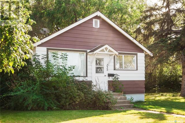 235 River Street E, House detached with 3 bedrooms, 1 bathrooms and null parking in Prince Albert SK | Image 1