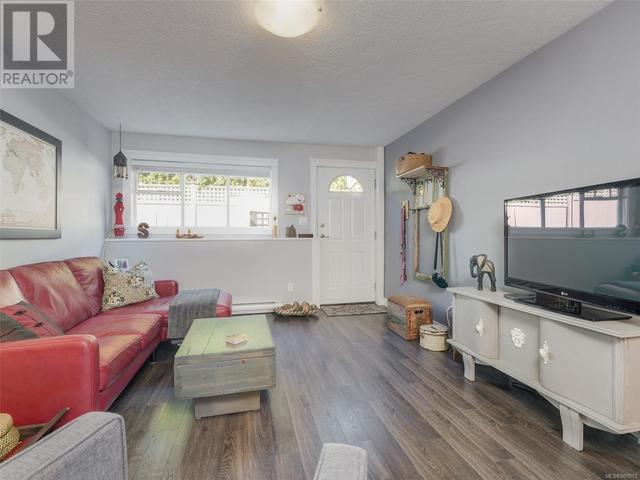 2719 Asquith St, House attached with 2 bedrooms, 1 bathrooms and 1 parking in Victoria BC | Image 6