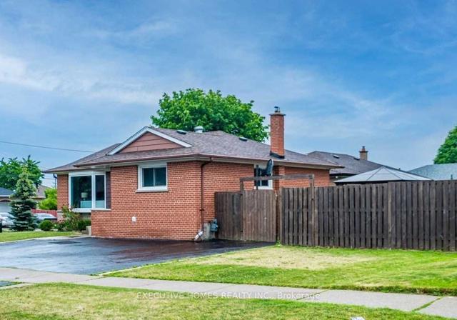 2 Milner Rd, House detached with 3 bedrooms, 3 bathrooms and 4 parking in Brampton ON | Image 18