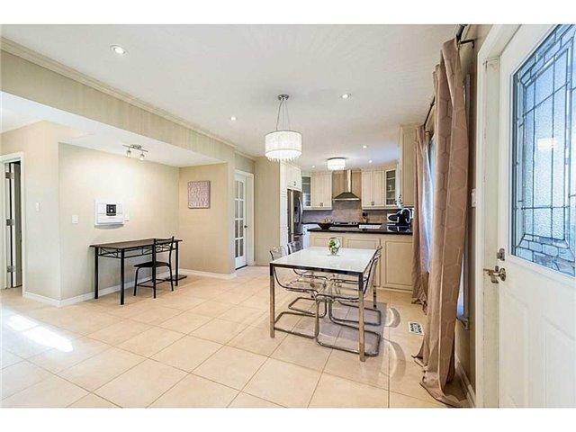 7 Bethany Crt, House detached with 4 bedrooms, 4 bathrooms and 2 parking in Hamilton ON | Image 3