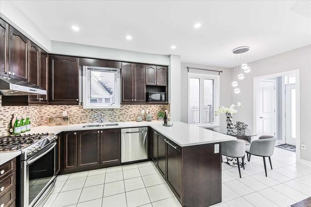 58 Bittersweet St, House semidetached with 4 bedrooms, 3 bathrooms and 3 parking in Markham ON | Image 4