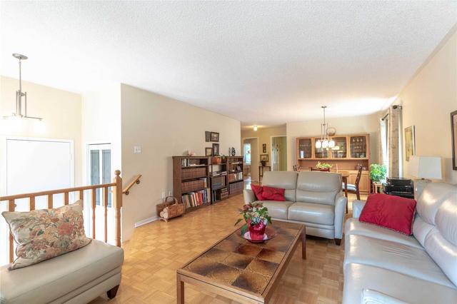 2341 Grand Ravine Dr, House detached with 2 bedrooms, 2 bathrooms and 4 parking in Oakville ON | Image 3