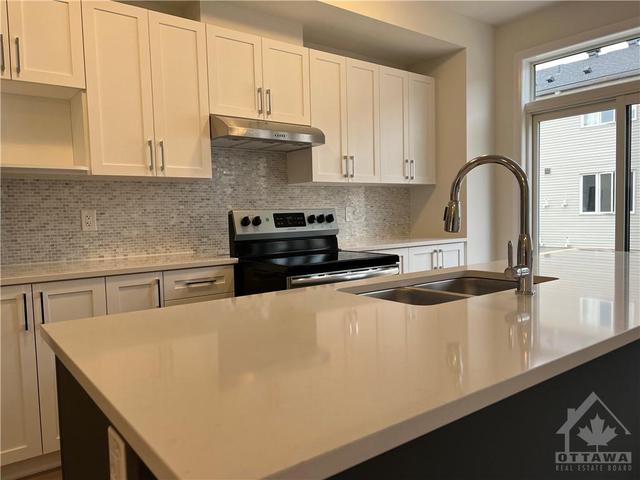 163 Namaste Walk, Townhouse with 3 bedrooms, 3 bathrooms and 2 parking in Ottawa ON | Image 6