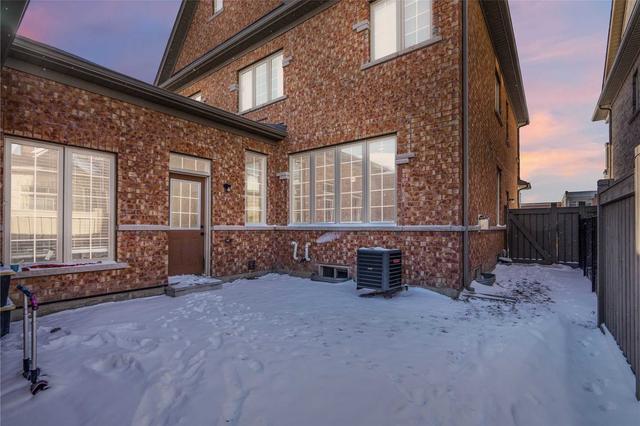 211 Barons St, House semidetached with 3 bedrooms, 3 bathrooms and 3 parking in Vaughan ON | Image 12