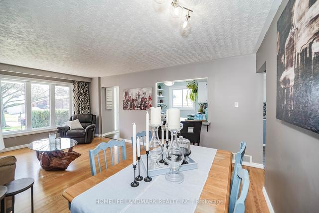96 Cresthaven Dr, House detached with 3 bedrooms, 2 bathrooms and 3 parking in Toronto ON | Image 3