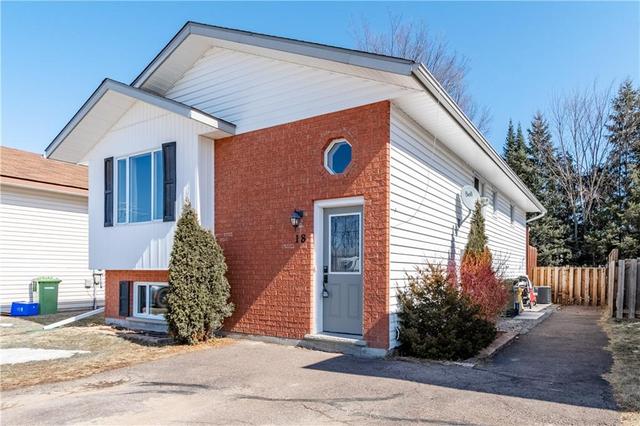 18 Briarwood Drive, House detached with 4 bedrooms, 2 bathrooms and 4 parking in Petawawa ON | Image 2
