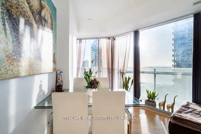5602 - 12 York St, Condo with 2 bedrooms, 2 bathrooms and 1 parking in Toronto ON | Image 16