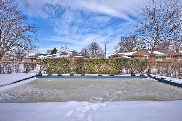 61 Royal Manor Dr, House detached with 3 bedrooms, 2 bathrooms and 7 parking in St. Catharines ON | Image 8