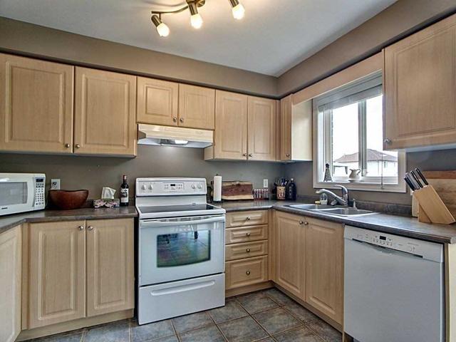 61 Hanmer St, House detached with 3 bedrooms, 2 bathrooms and 4 parking in Barrie ON | Image 16