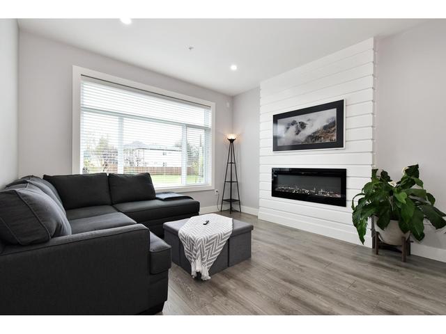 33123 Benedict Boulevard, House detached with 5 bedrooms, 4 bathrooms and 4 parking in Mission BC | Image 3