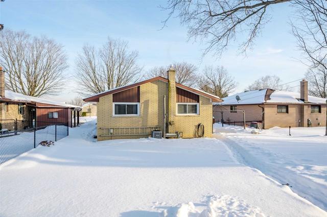 1155 Cabot St, House detached with 3 bedrooms, 1 bathrooms and 3 parking in Peterborough ON | Image 27