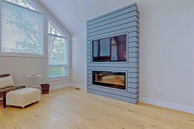 94 Forty First St, House detached with 3 bedrooms, 3 bathrooms and 3 parking in Toronto ON | Image 6