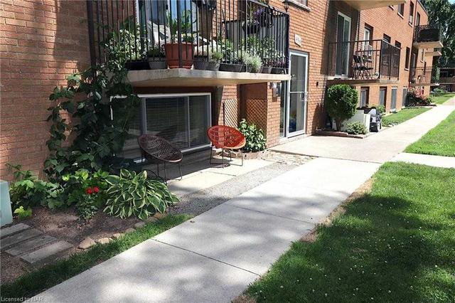 2 - 454 Carlton St, Condo with 2 bedrooms, 1 bathrooms and 1 parking in St. Catharines ON | Image 9