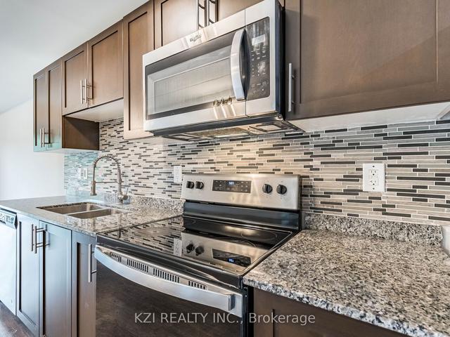 208 - 35 Kingsbury Sq E, Condo with 2 bedrooms, 2 bathrooms and 1 parking in Guelph ON | Image 5