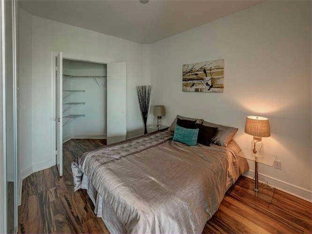 820 - 35 Brian Peck Cres, Condo with 1 bedrooms, 1 bathrooms and 1 parking in Toronto ON | Image 5