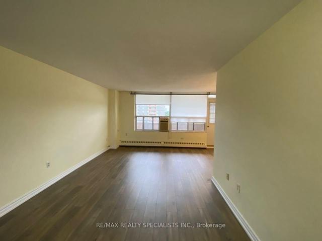 1003 - 3120 Kirwin Ave, Condo with 2 bedrooms, 1 bathrooms and 1 parking in Mississauga ON | Image 12
