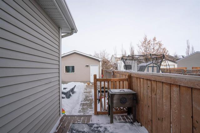 40 Prestwick Avenue Se, House detached with 4 bedrooms, 3 bathrooms and 2 parking in Calgary AB | Image 33