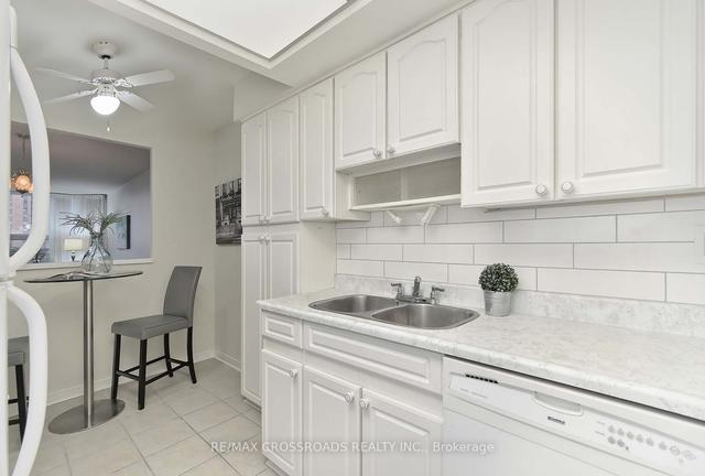 404 - 121 Ling Rd, Condo with 2 bedrooms, 3 bathrooms and 1 parking in Toronto ON | Image 9