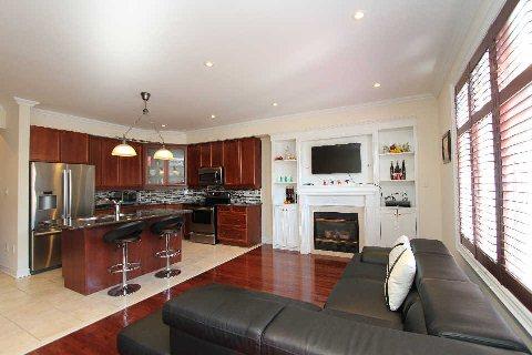 35 Delabo Dr, House detached with 3 bedrooms, 3 bathrooms and null parking in Toronto ON | Image 4