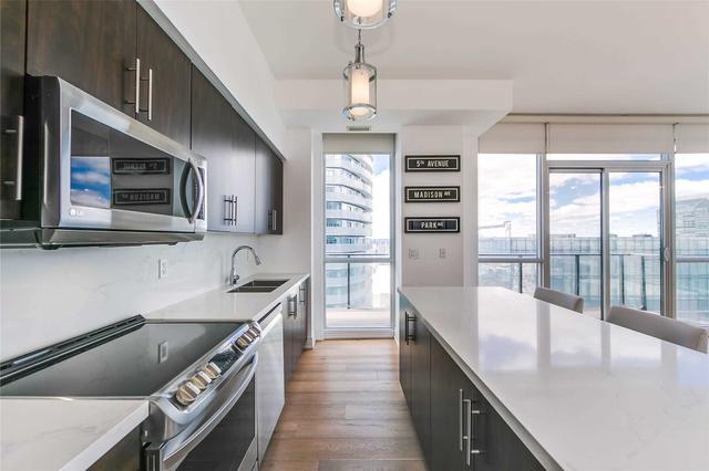 lph4901 - 55 Bremner Blvd, Condo with 3 bedrooms, 2 bathrooms and 1 parking in Toronto ON | Image 3