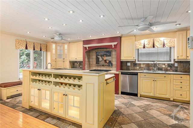 438 Presland Road, House detached with 5 bedrooms, 4 bathrooms and 5 parking in Ottawa ON | Image 4