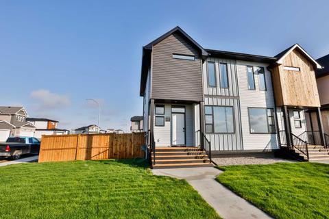 621 Blackwolf Boulevard N, Home with 3 bedrooms, 2 bathrooms and 2 parking in Lethbridge AB | Card Image