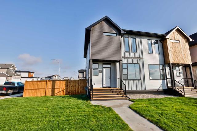 621 Blackwolf Boulevard N, Home with 3 bedrooms, 2 bathrooms and 2 parking in Lethbridge AB | Image 1