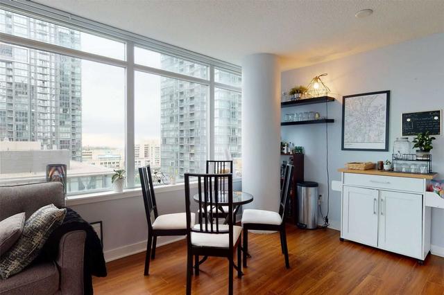 919 - 4k Spadina Ave, Condo with 2 bedrooms, 2 bathrooms and 1 parking in Toronto ON | Image 5