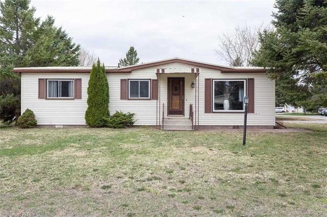 1 Cedar St, Home with 3 bedrooms, 2 bathrooms and 3 parking in Kawartha Lakes ON | Image 36