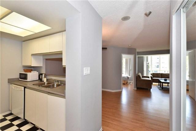 404 - 1470 Midland Ave, Condo with 2 bedrooms, 2 bathrooms and 1 parking in Toronto ON | Image 5