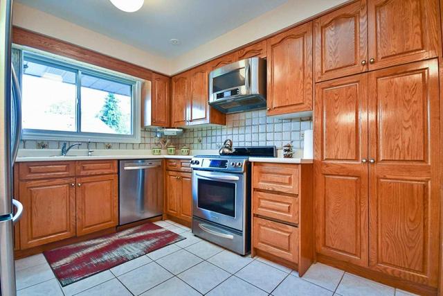 28 Catherwood Crt, House detached with 3 bedrooms, 4 bathrooms and 4 parking in Toronto ON | Image 7